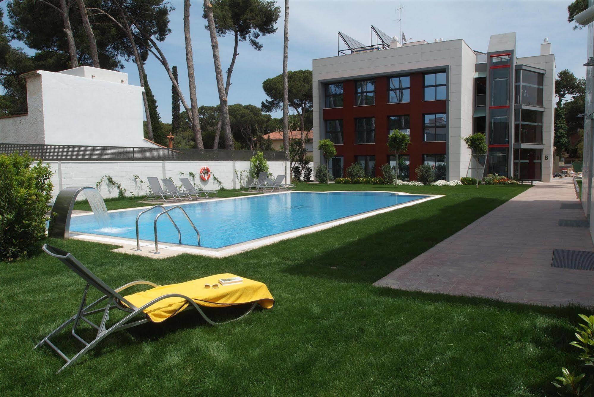 Apartamentos Royal Marina Gardens Castelldefels Dış mekan fotoğraf